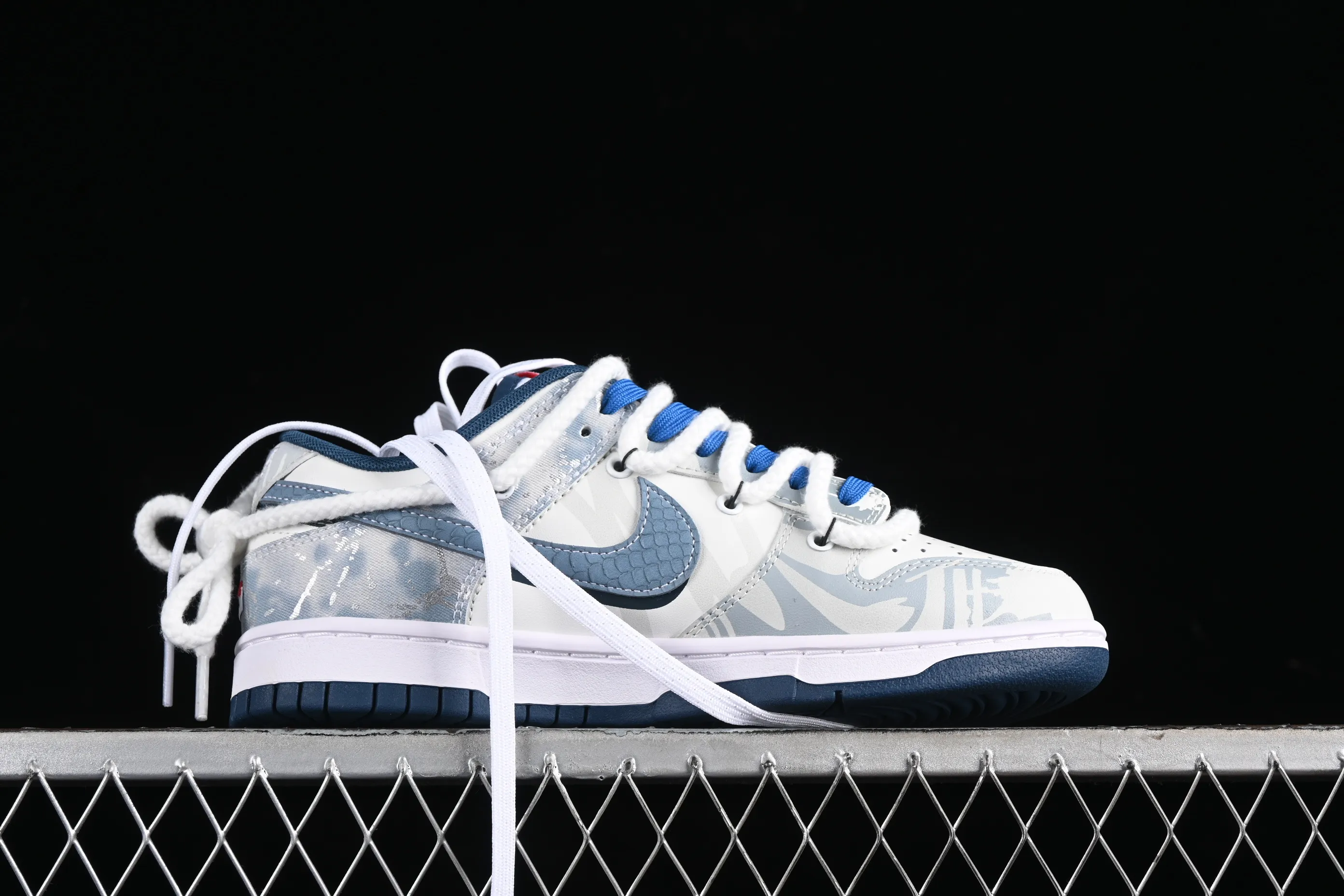 All Categories Nk SB Dunk Series Nk SB Dunk Low Low-top casual sneakers Nk Dunk Low Panda Prank Wave Fisherman-Silver Sea Blue Shark Low-top casual sneakers DD1391-400